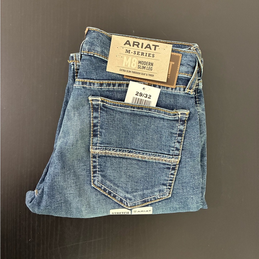 Ariat M8